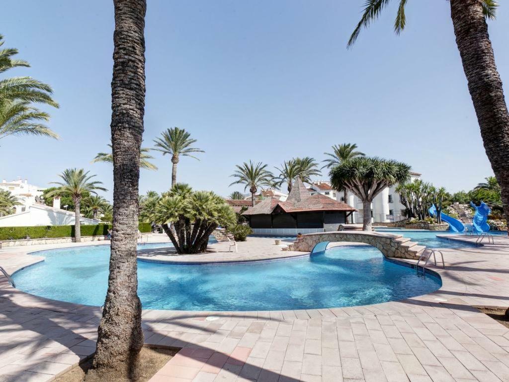 Rey-piscina Apartment